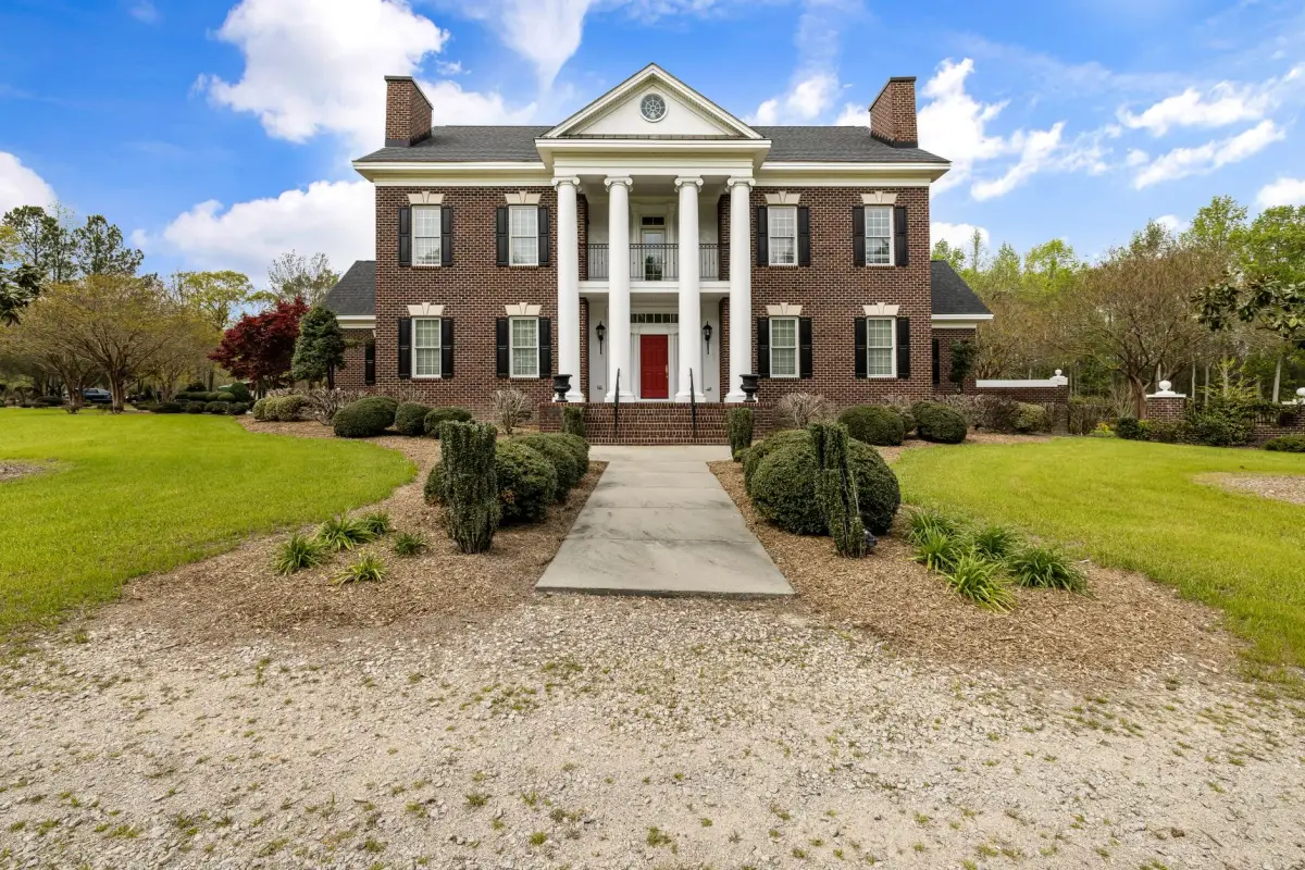 Colonial-style home exterior in Southampton, NY